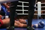 Два боксера одновременно попали в нокдаун