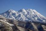 В природном парке «Вулканы Камчатки» идет поиск трех пропавших туристов на снегоходах