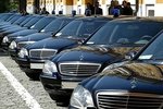 Чиновники не смогут приобретать авто дороже 3 млн. рублей
