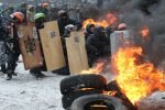 Ночь в центре Киева: взрывы петард и дым пожаров