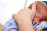 В тамбур дома в Новосибирске подброшен новорожденный мальчик