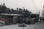 В лобовом столкновении фуры и автобуса погибли 6 человек